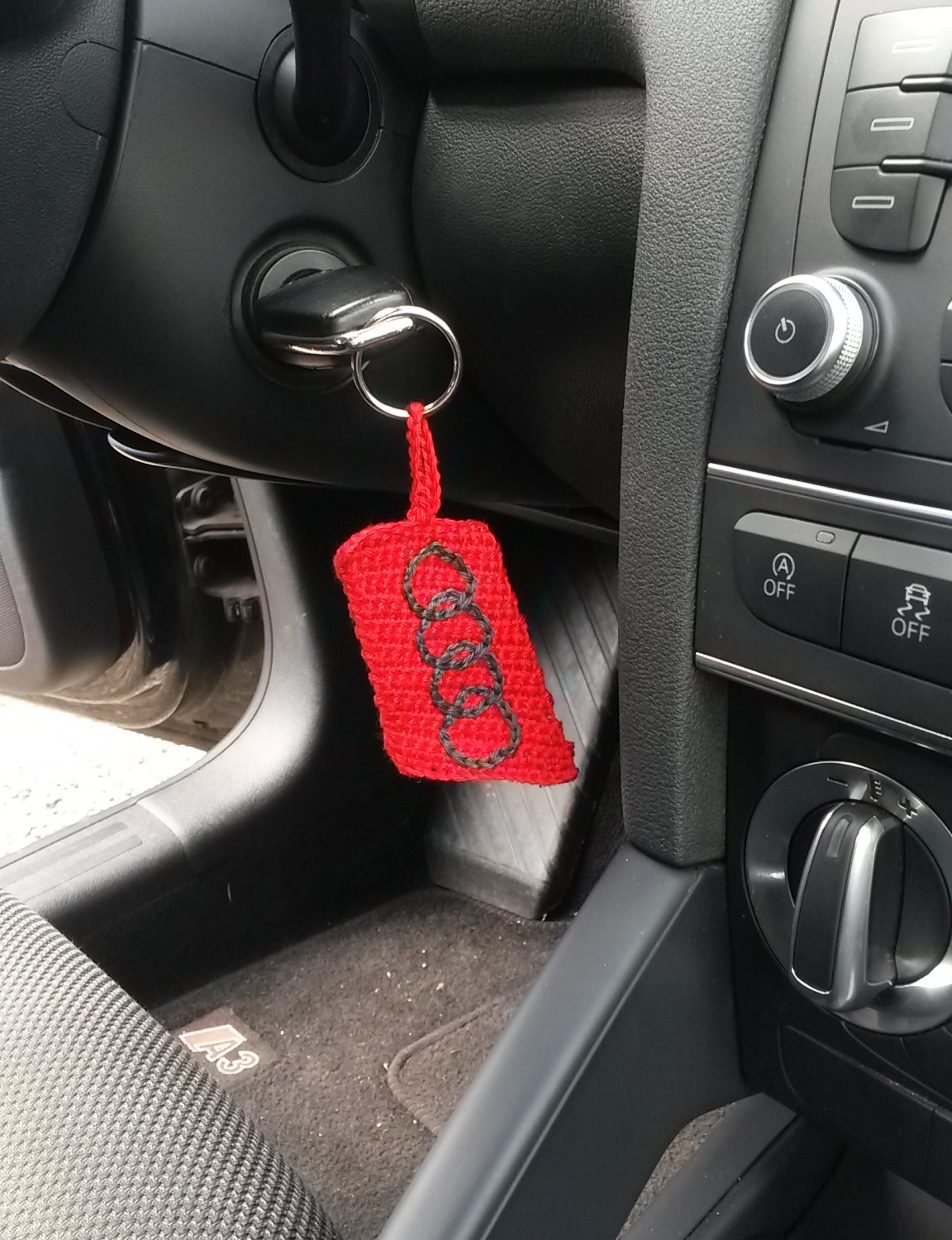 Porte clés argent volant de voiture