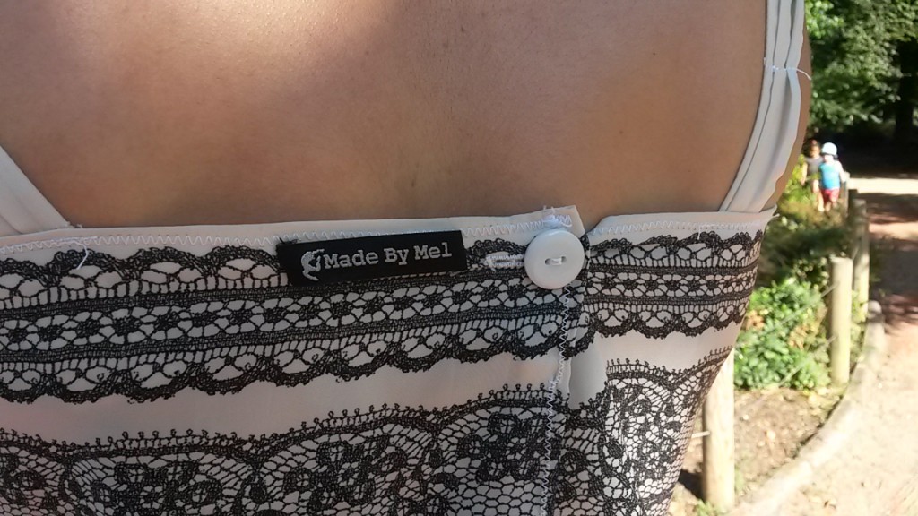 Robe blanche et noire cousue - Made By Mel