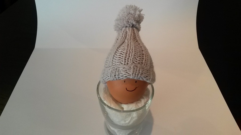 Bonnet d'oeuf gris pompom